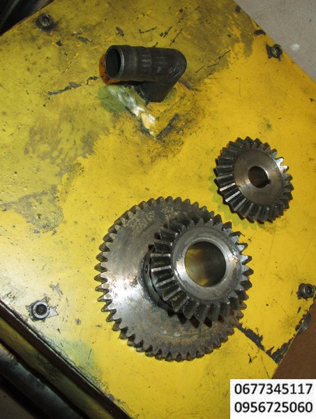 коробка скоростей TUM-35 - станок токарно-винторезный, универсальный быстроходный токарный станок TUM-35, станок TUM-35 (типа ИЖ250), Токарно-винторезный станок FAMOT TUM 35, TUM -35 (аналог иж 250), Tokarka TUM 35D1 x 1000 FABRYCZNIE NOWA , "поляк" TUM-35, КПП коробка переключения передач токарного станка 1и611(круглого)иж250,